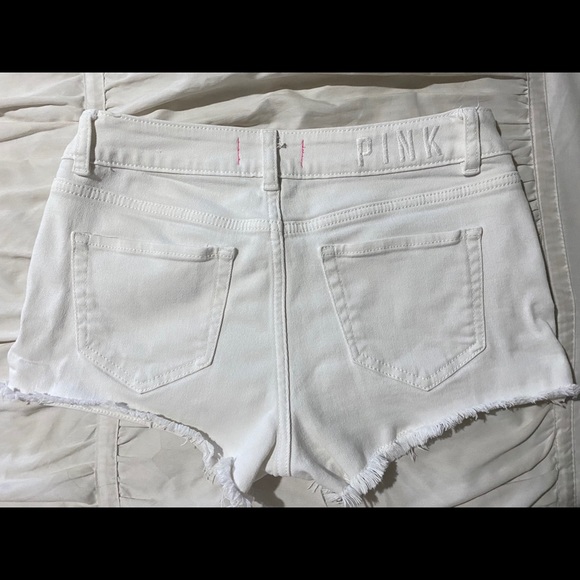 White shorts - Picture 2 of 4